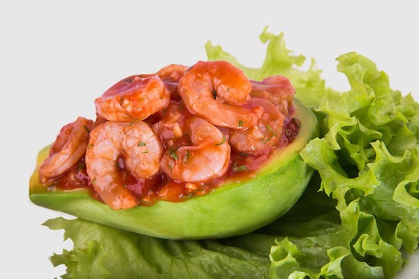 Ceviche de Camarón sobre Aguacate
